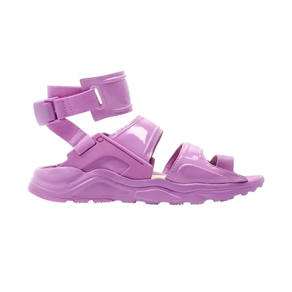 Nike Shoes - Nike Air Huarache Gladiator QS Sandals Fuchsia Glow women’s size 11